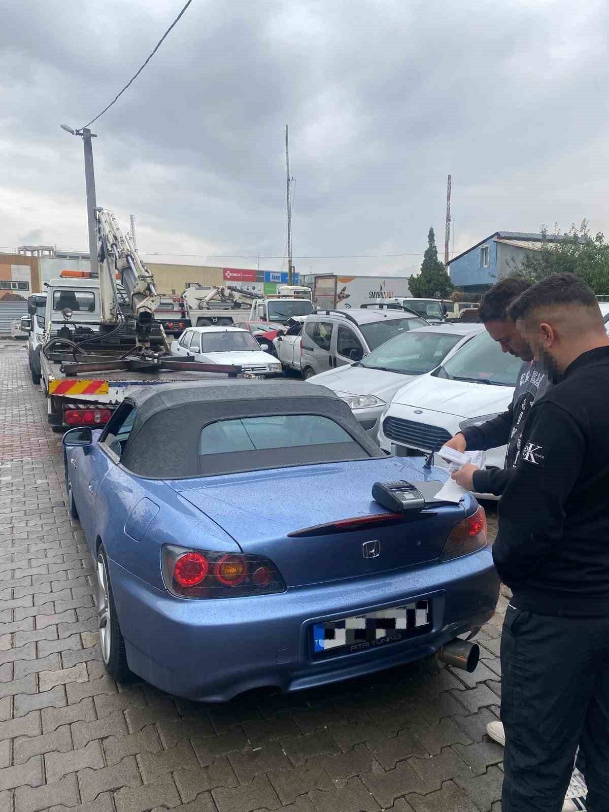 Kocaeli’de düğün konvoyunda D-130 karayolunu kapatıp drift atan sürücüye 50