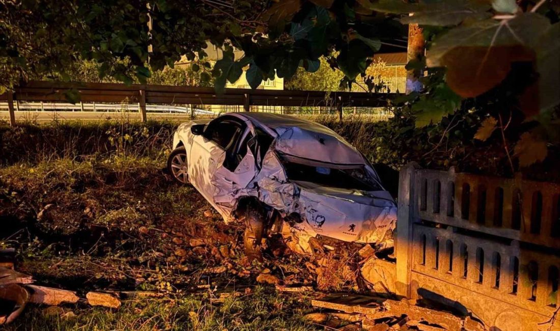 Ordu’nun Ünye ilçesinde iki otomobilin çarpışması sonucu meydana gelen trafik