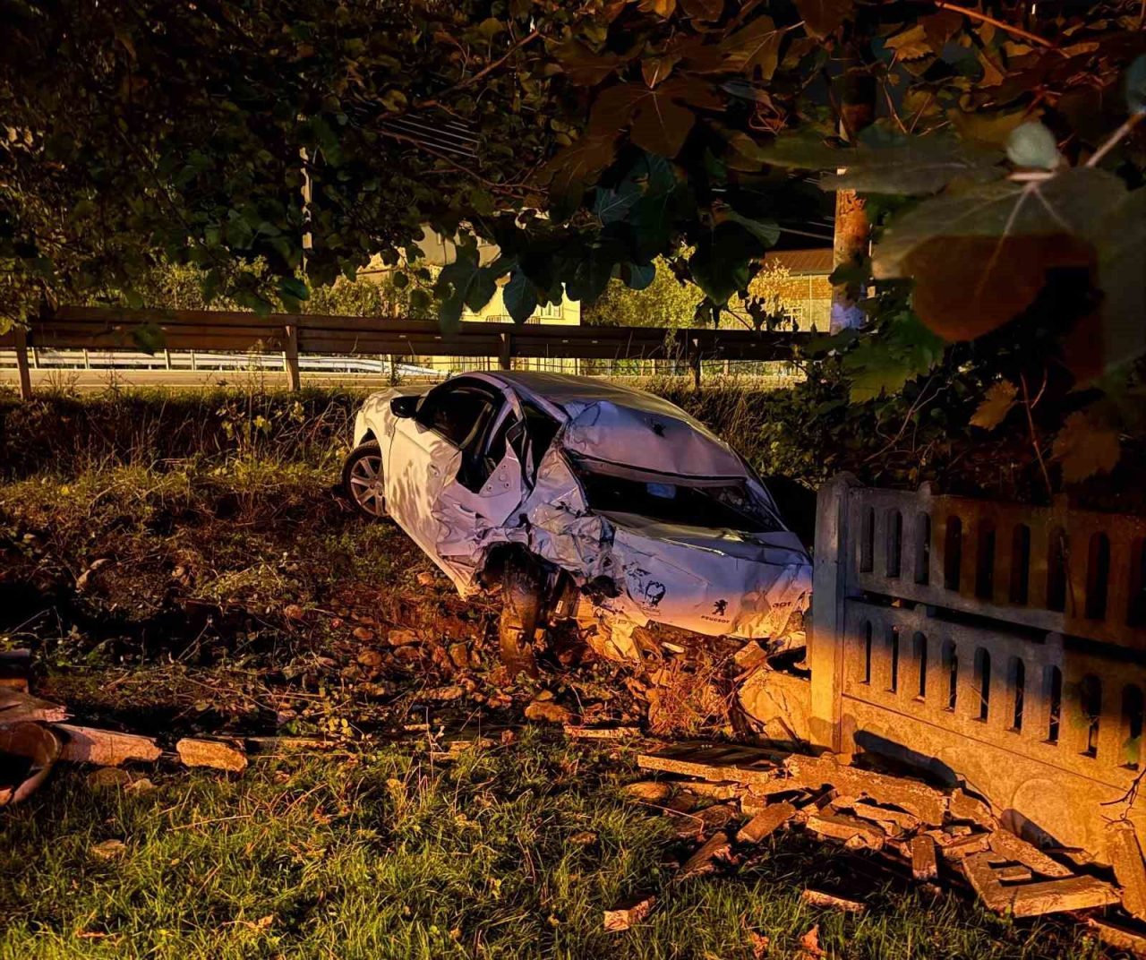 Ordu’nun Ünye ilçesinde iki otomobilin çarpışması sonucu meydana gelen trafik