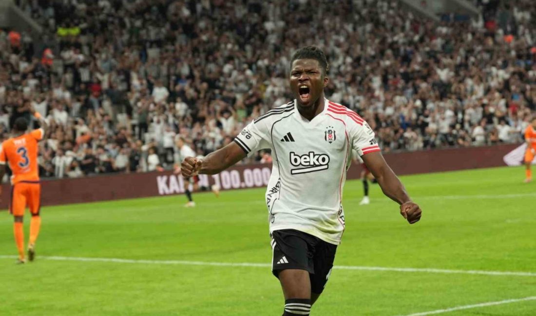 Beşiktaş’ın Malili santrforu El Bilal Toure, Rams Başakşehir karşısında siyah-beyazlı