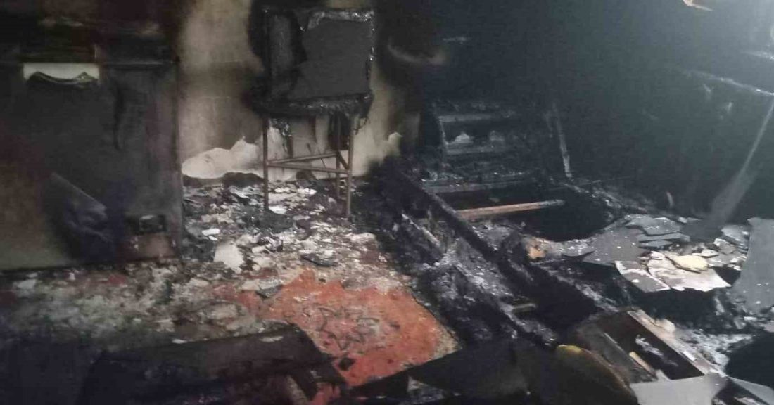 Kastamonu’nun Çatalzeytin ilçesinde elektrik kontağından çıktığı tahmin edilen yangında iki