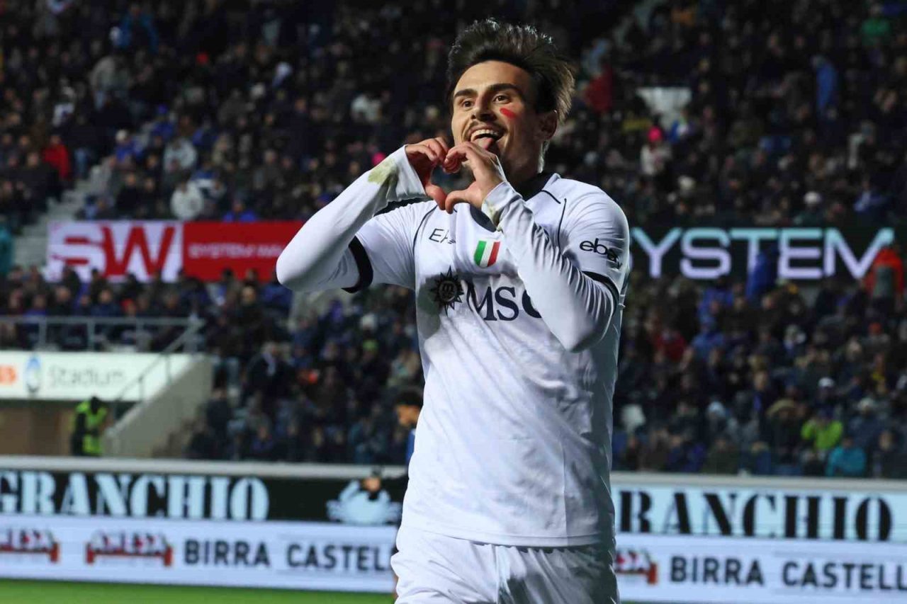 Kuzey Makedonyalı futbolcu Eljif Elmas, 5 sezon formasını giydiği İtalyan