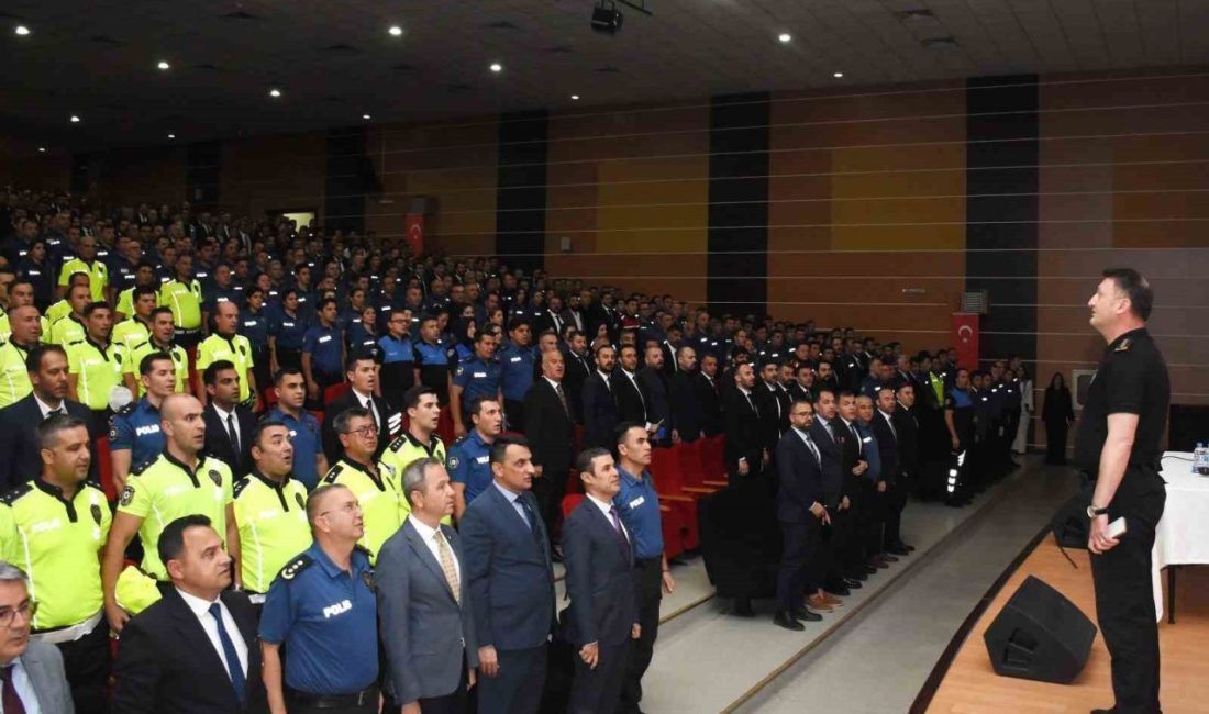 Erzincan İl Emniyet Müdürü Zafer Baybaba, birim amirleri ve personellerin