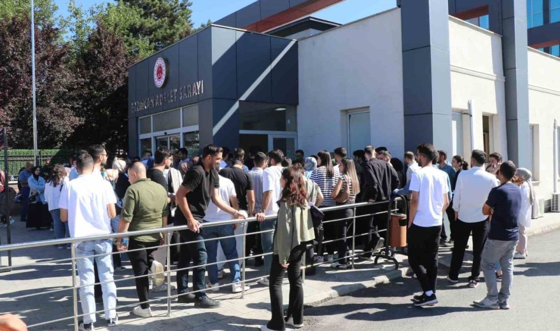 Erzincan Adliyesi’nde, zabıt katipliği klavye uygulama sınavı nedeniyle yoğunluk oluştu.