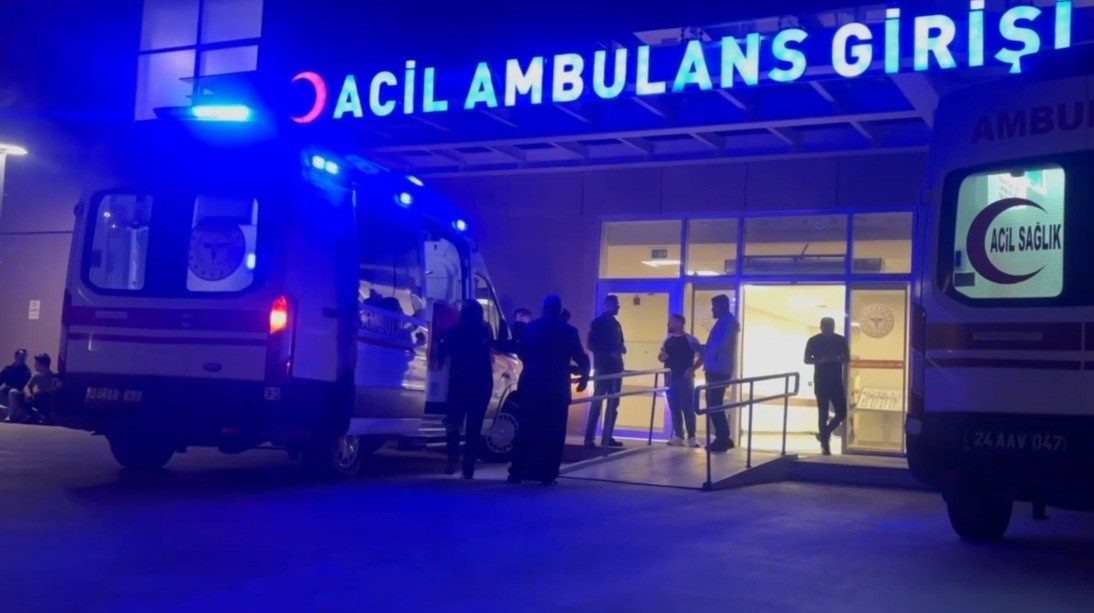 Erzincan’ın Üzümlü ilçesine bağlı Altınbaşak beldesinde düğünde yedikleri yemek sonrası