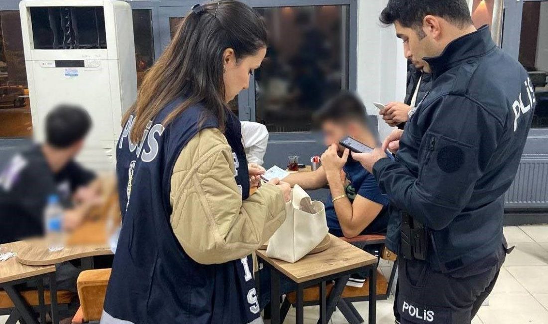 Erzincan’da 16 ekip, 50 polisin katılımıyla huzur uygulaması gerçekleştirildi. İl