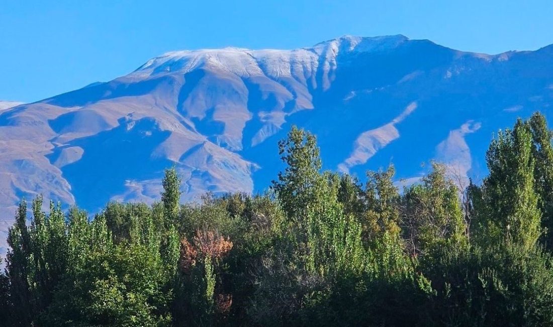 Erzincan’da 3 bin 549 metre yüksekliğindeki Keşiş Dağı’nın zirve noktası