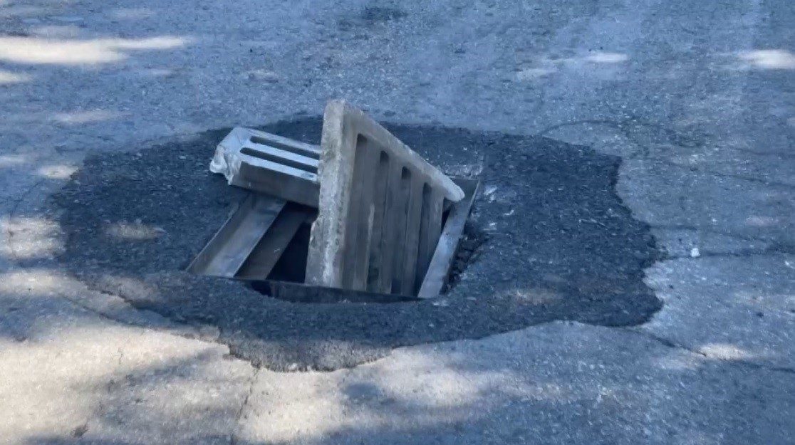 Erzincan Mimar Sinan Mahallesi Talip Kaban Bulvarı’nda kırılan mazgal nedeniyle