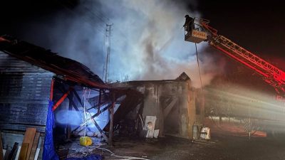 Erzincan Kavakyolu Mahallesi’nde Eftal Savaş’a ait evin müştemilatında çıkan yangın,