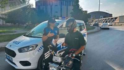 Erzincan İl Emniyet Müdürlüğü ekipleri sürücüleri kask kullanımı ve hatalı