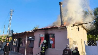 Erzincan’da tandır evinde çıkan yangın itfaiyenin müdahalesiyle söndürüldü. Yangın sabah
