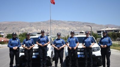 Erzincan İl Emniyet Müdürlüğünün bütün birimlerinde görev yapan kadın polisler,