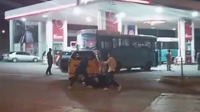 Erzurum’un Palandöken ilçesinde çıkan bıçaklı kavgada 3 kişi yaralandı. Edinilen