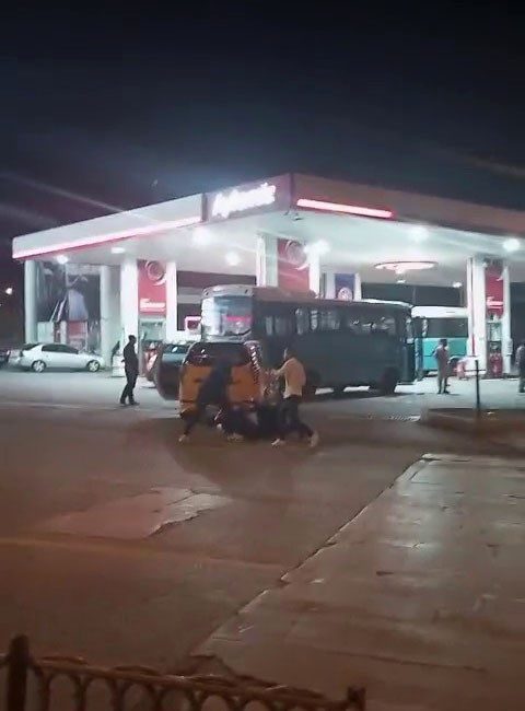 Erzurum’un Palandöken ilçesinde çıkan bıçaklı kavgada 3 kişi yaralandı. Edinilen