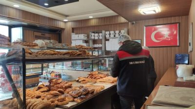 Erzurum’da gıda satışı yapan işletmelere yönelik denetimler sürdürülüyor. Erzurum’da yem,