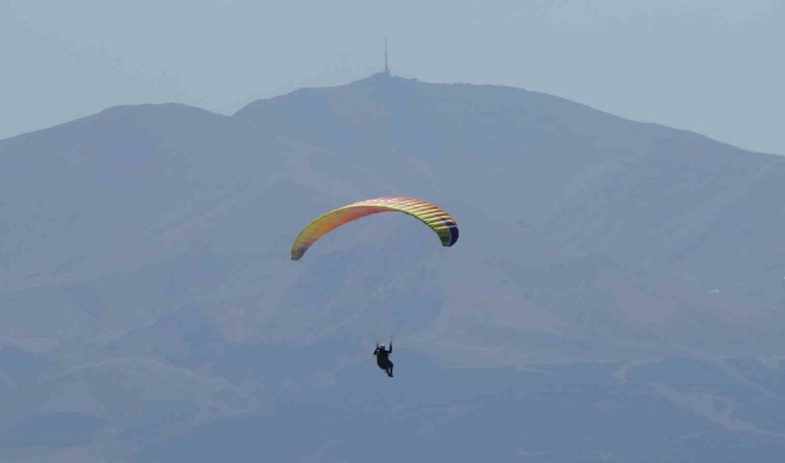 Erzurum’da düzenlenen yamaç paraşütü kursunda heyecan dolu anlar yaşandı. 30