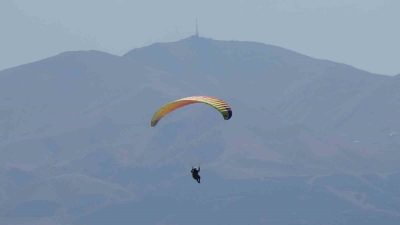 Erzurum’da düzenlenen yamaç paraşütü kursunda heyecan dolu anlar yaşandı. 30