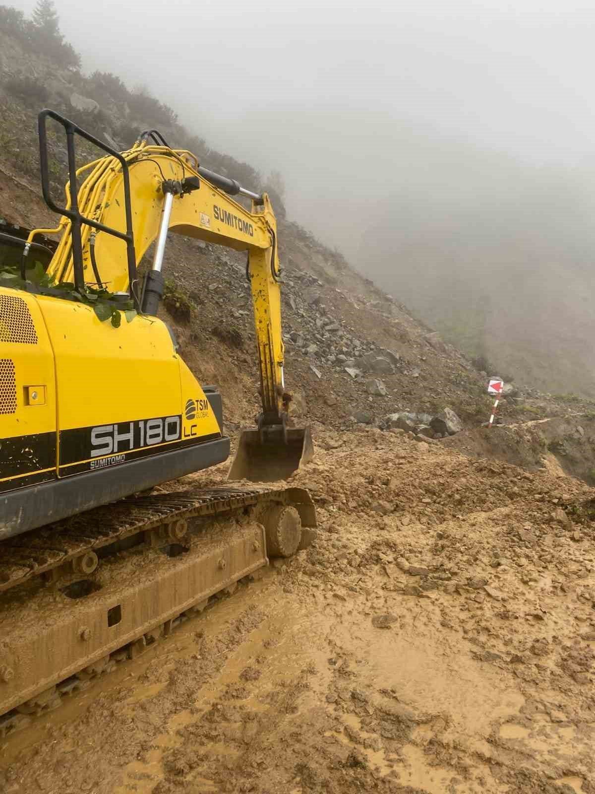 Rize’nin Çamlıhemşin ilçesinde aşırı yağışların ardından yaşanan sel felaketi, yayla