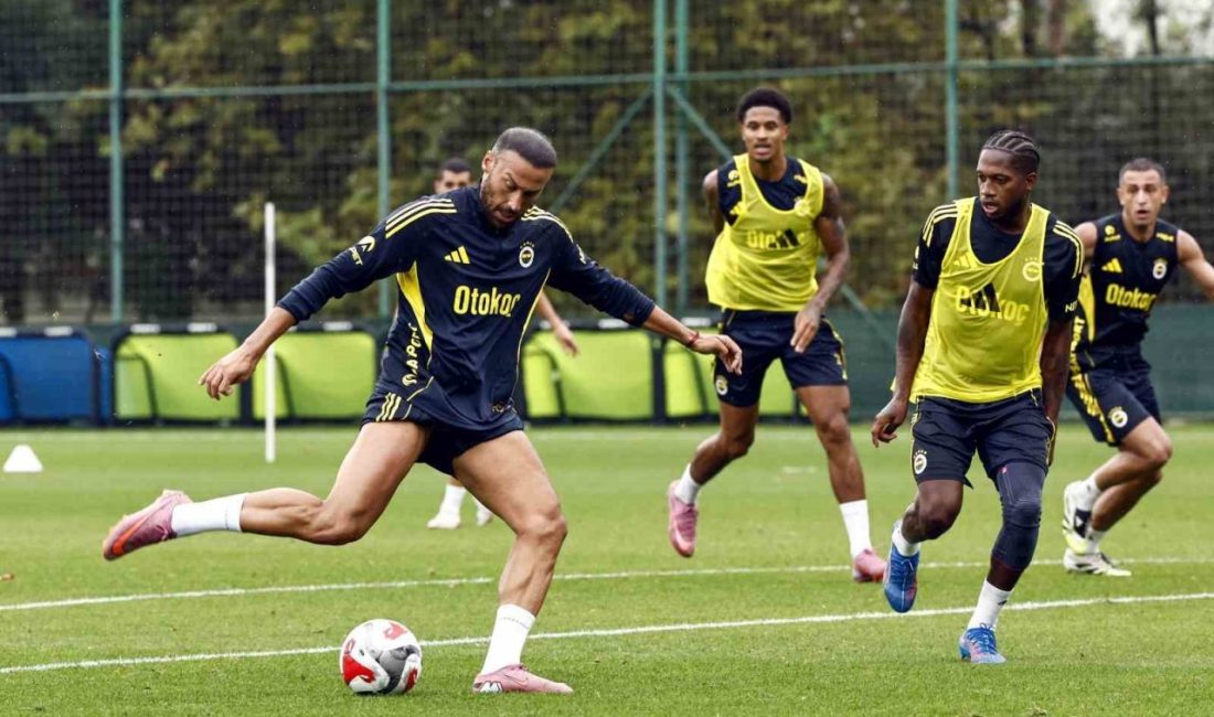 Fenerbahçe, milli maçlar için verilen arada hazırlıklarını sabah saatlerinde yaptığı