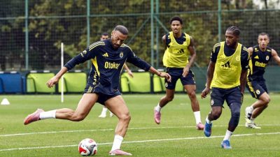 Fenerbahçe, milli maçlar için verilen arada hazırlıklarını sabah saatlerinde yaptığı