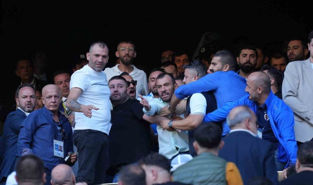 Fenerbahçe Olağanüstü Seçimli Genel Kurul Toplantısı’nın ikinci gününde iki başkan