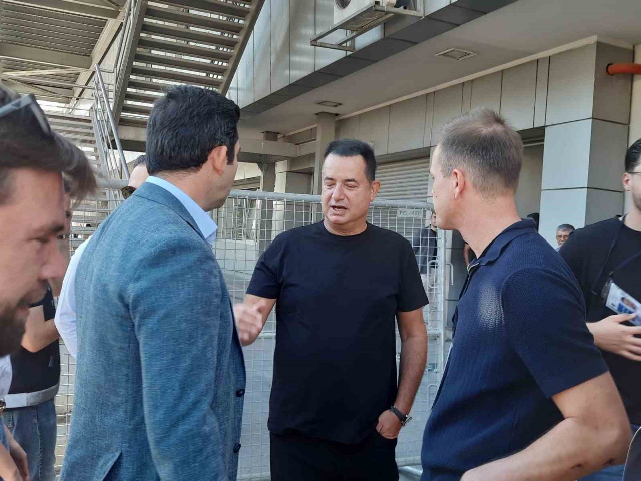 Fenerbahçe Olağanüstü Seçimli Genel Kurul Toplantısı’nda eski sporcuların yanı sıra