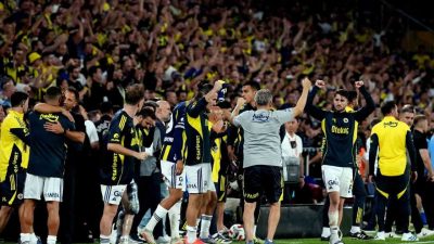 Trendyol Süper Lig’de Trabzonspor’u 1-0 mağlup eden Fenerbahçe, ligde üst