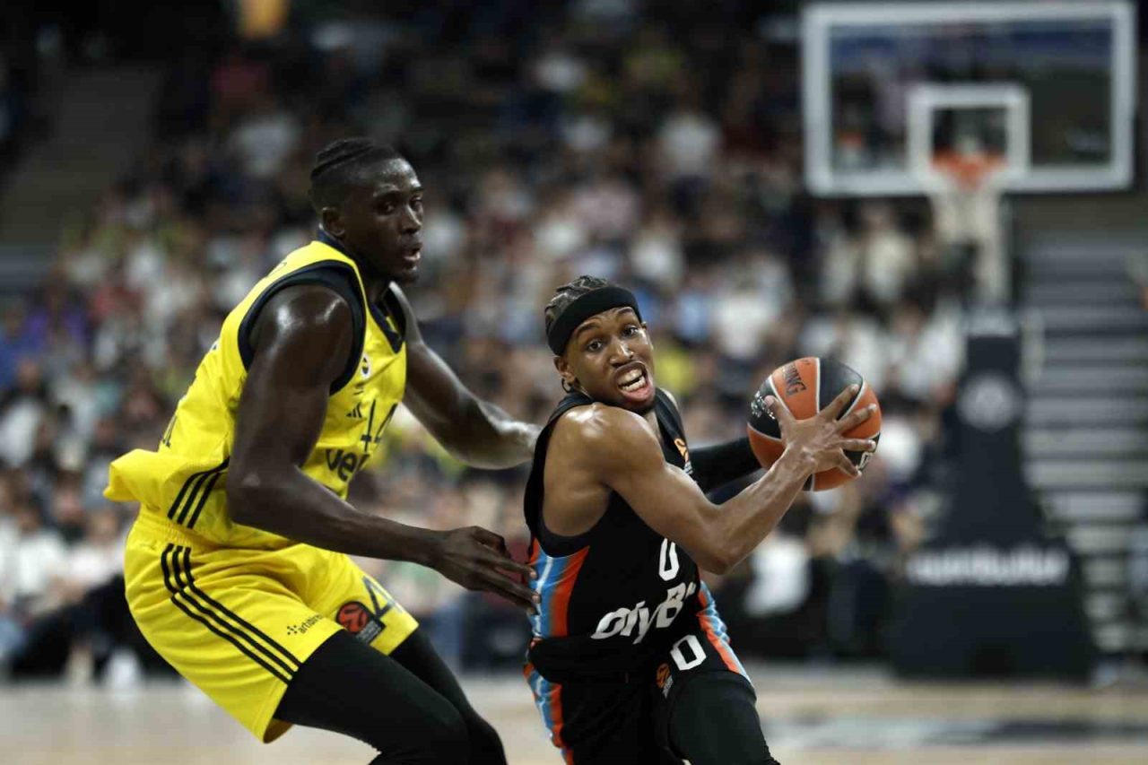 Fenerbahçe Erkek Basketbol Takımı, Angola Milli Takımı formasıyla sakatlık yaşayan