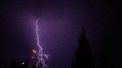 Meteoroloji 12. Bölge Müdürlüğünün uyarısının ardından Erzincan’da gece saatlerinde yağış