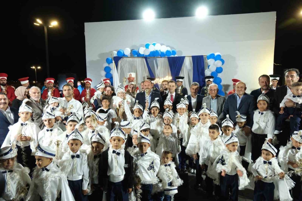 Erzincan Belediyesi tarafından geleneksel hale getirilen Toplu Sünnet Şöleni yapıldı.