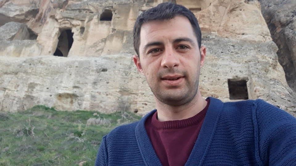 Giresun’un Alucra ilçesinde gece saatlerinde bir binadan düşen bir kişi