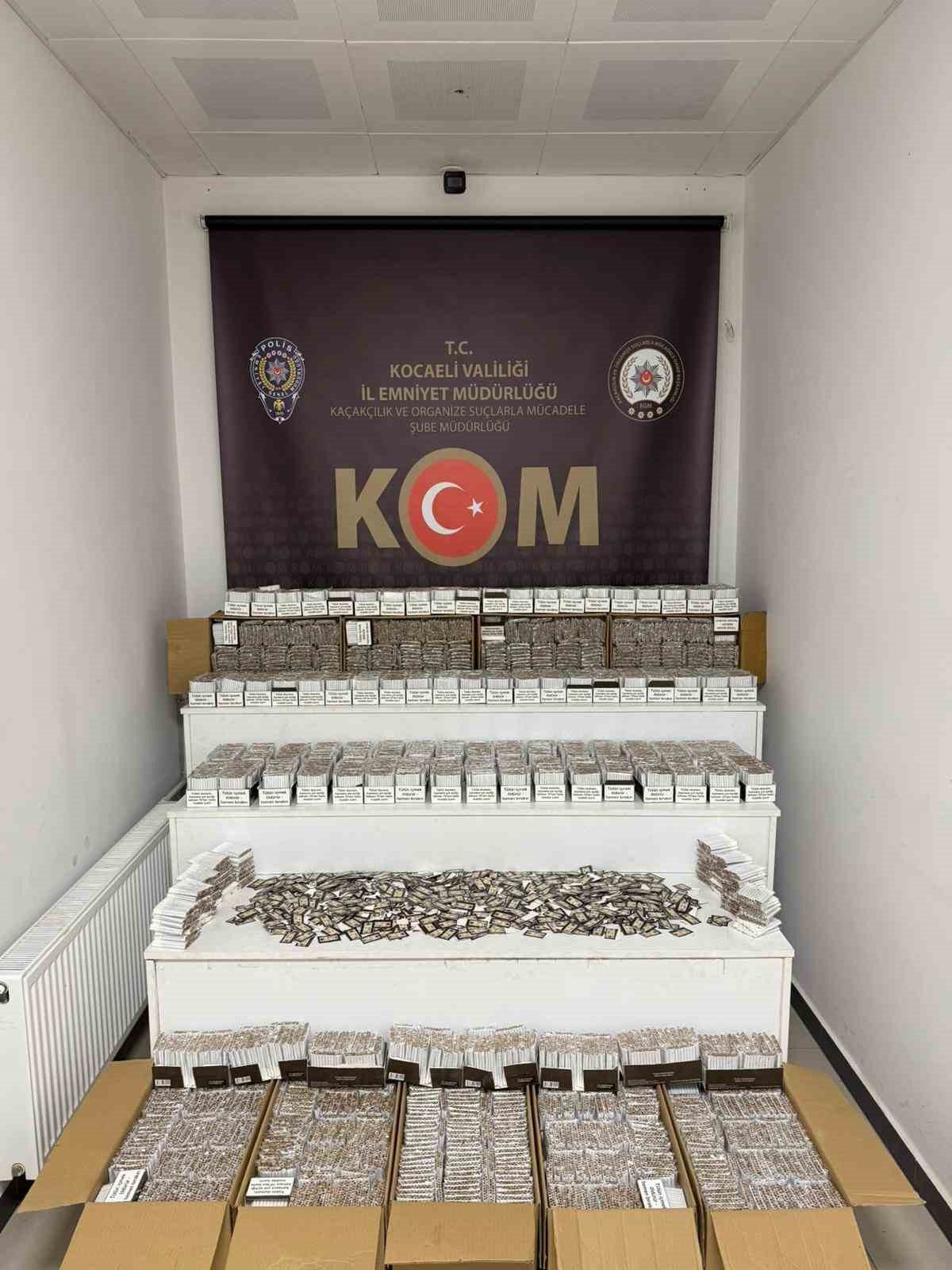 Kocaeli’nin Gölcük ilçesinde bir araçta yapılan aramada bin 912 adet