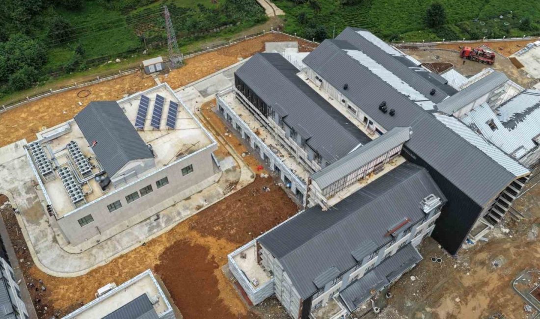 Rize’nin Güneysu ilçesinde inşaatı devam eden 100 yataklı devlet hastanesinin