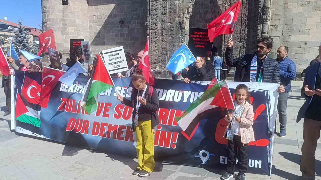 Erzurum’da sağlık çalışanları, İsrail’in Gazze’ye yönelik saldırılarını protesto etmek ve