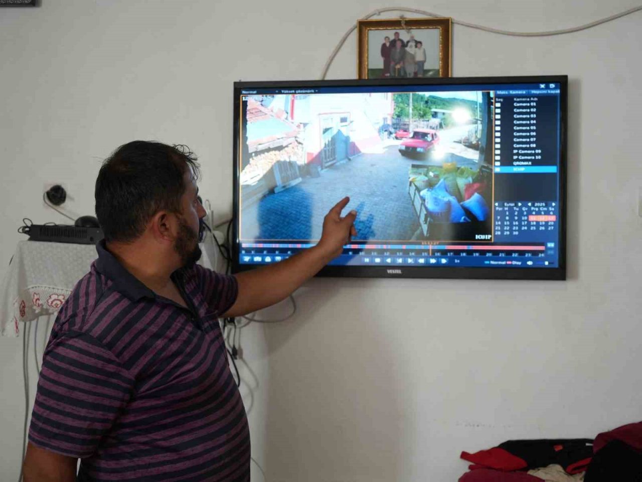 Kastamonu’da bir şahıs husumetli olduğu ailenin evinin önüne araçla gelerek