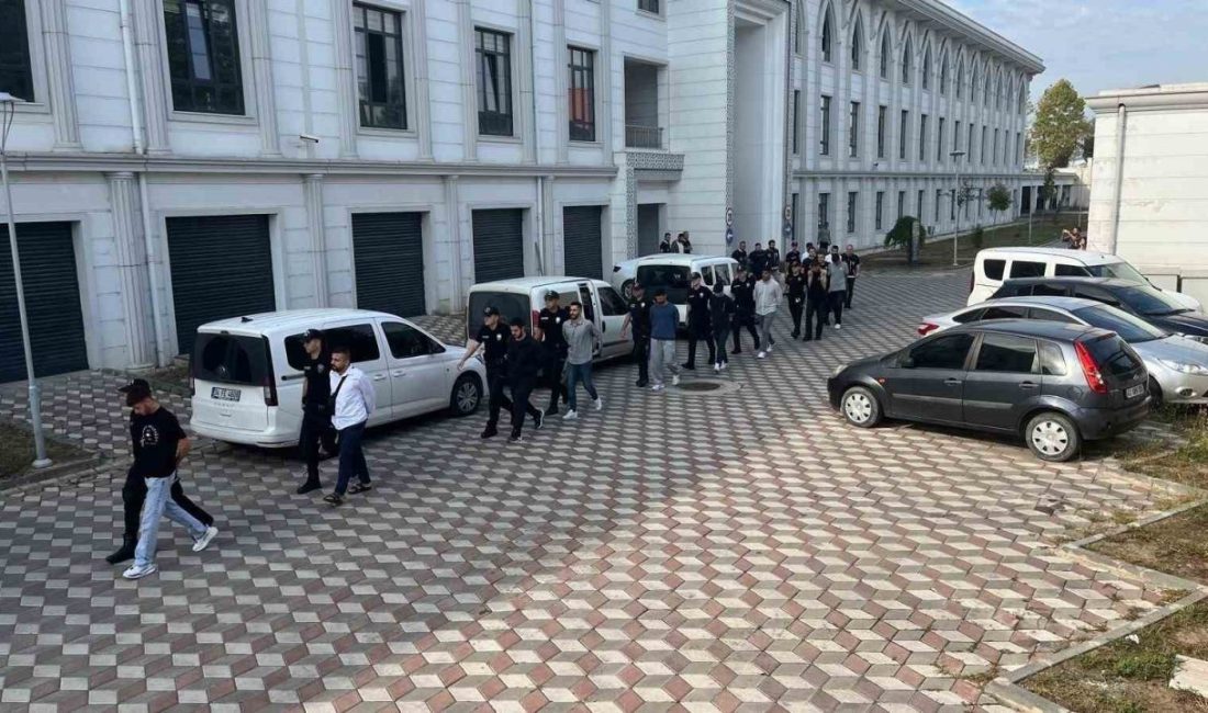 Kocaeli’nin İzmit ilçesinde bir kafede çıkan silahlı çatışmada iki kardeşin