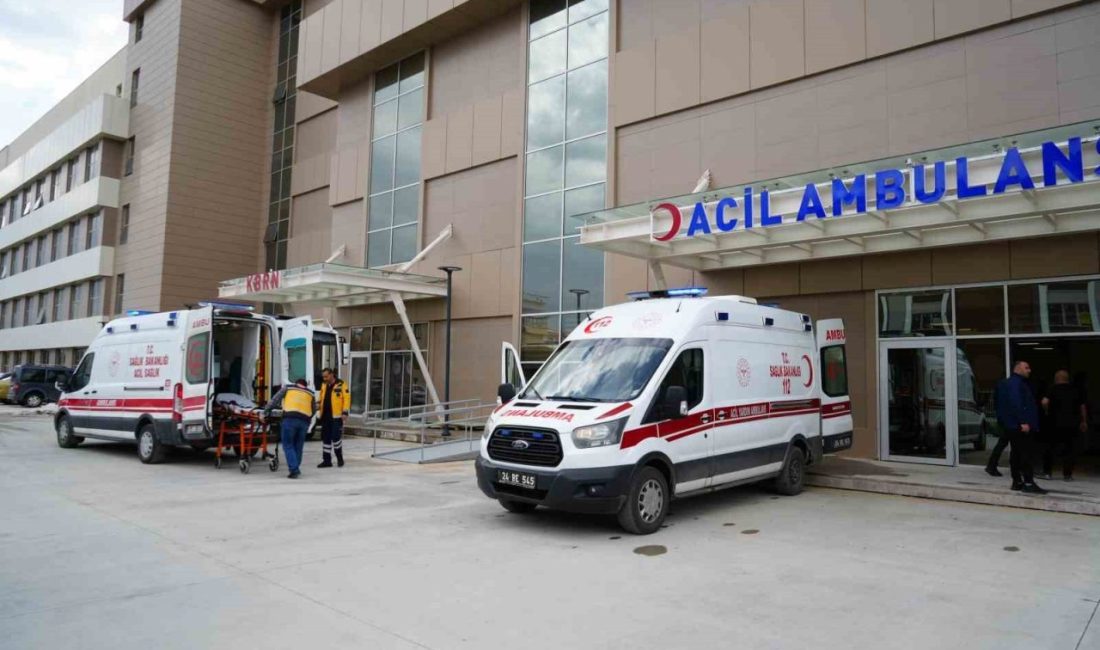 Erzincan’da inşaatta çalışırken dengesini kaybederek yüksekten düşen işçi ağır yaralandı.