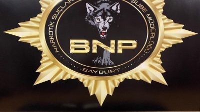 Bayburt’ta polis ekiplerince düzenlenen operasyonda, yolcu otobüsünde yolculuk yapan İran