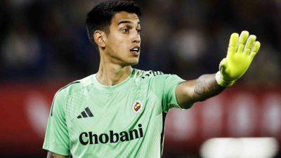 Fenerbahçe’nin kalecisi İrfan Can Eğribayat, Corendon Alanyaspor maçında yediği hatalı