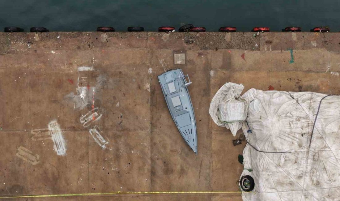 Trabzon’un Çarşıbaşı ilçesi açıklarında gece balıkçılar tarafından bulunarak kıyıya getirilen