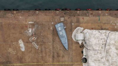 Trabzon’un Çarşıbaşı ilçesi açıklarında gece balıkçılar tarafından bulunarak kıyıya getirilen