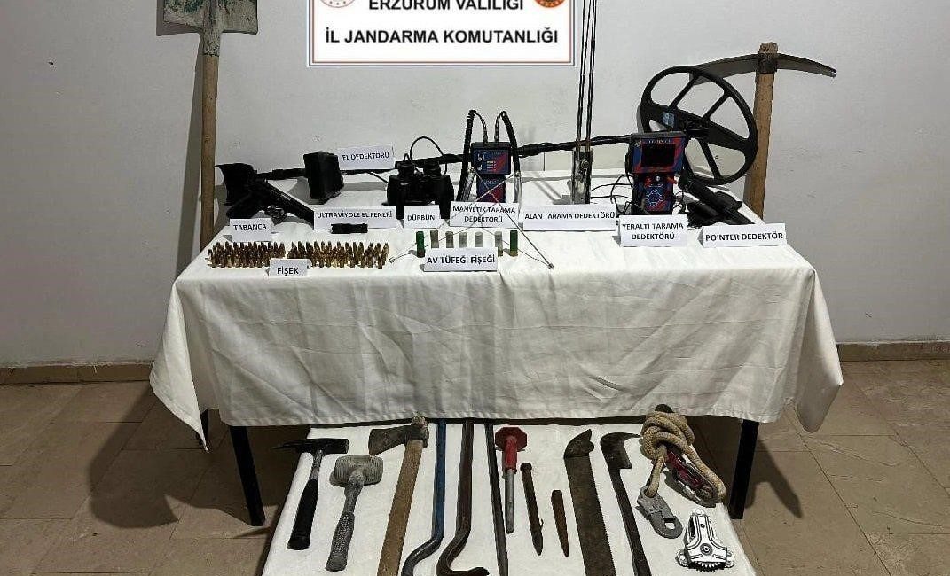 Erzurum’un İspir ilçesinde kaçak kazı yaptıkları belirlenen şahıslara yönelik operasyon