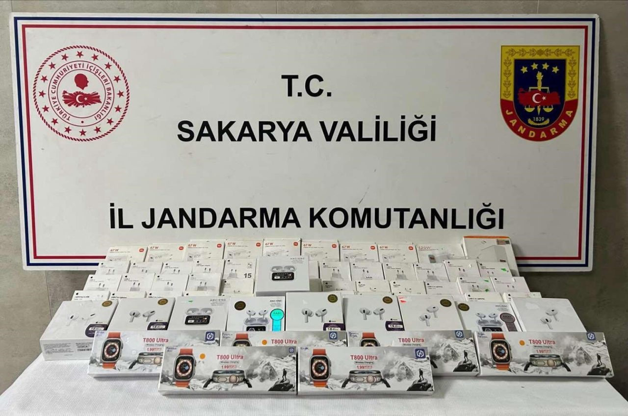 Sakarya’nın Sapanca ilçesinde jandarma ekiplerince gerçekleştirilen yol kontrolünde, bir araçta