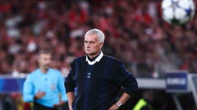 Portekiz ekibi Benfica, takımın başına teknik direktör Jose Mourinho’nun getirildiğini