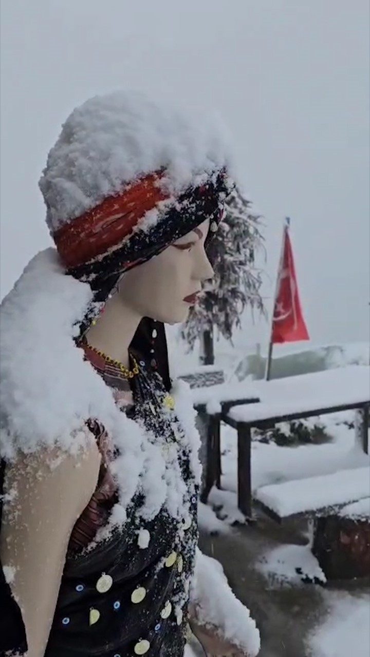 Karadeniz’i dün etkisi altına alan şiddetli sağanak yağış, Rize’nin yüksek