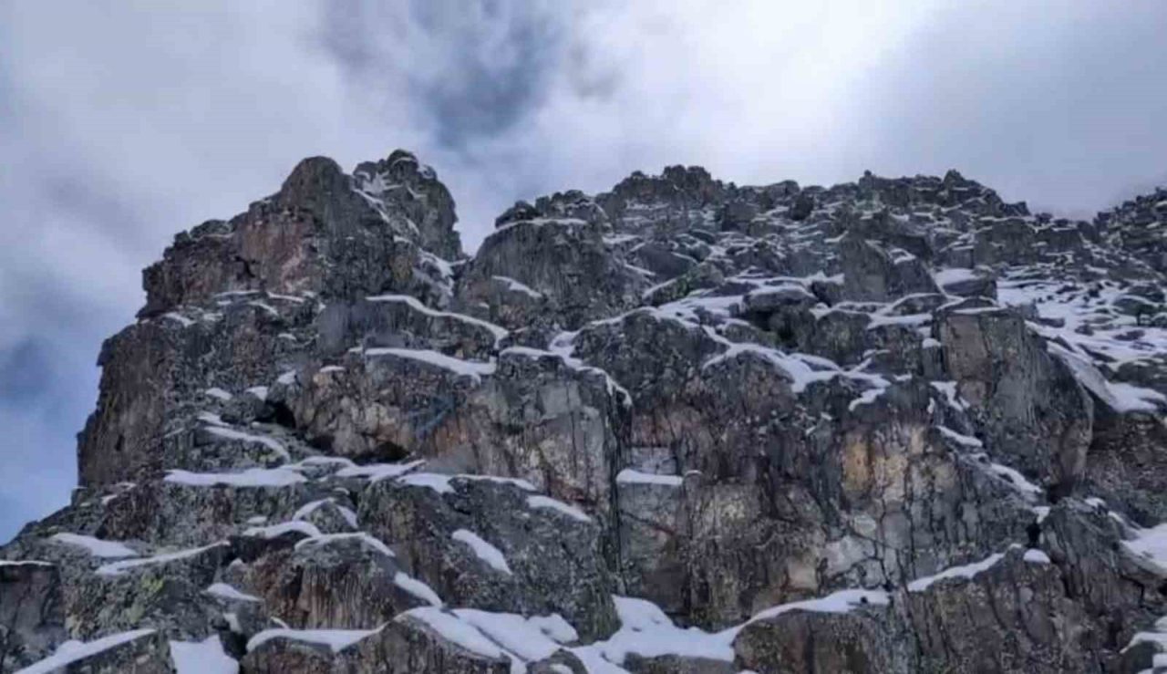Kaçkar Dağları’nda tırmanış dönüşü Polonyalı turistler, gece kar yağınca yolunu