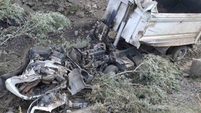 Erzurum’da şarampole devrilen kamyonun sürücüsü ağır yaralandı. Edinilen bilgiye göre,