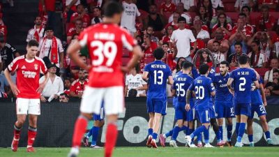 Azerbaycan takımı Karabağ, Portekiz ekibi Benfica deplasmanında 2-0 geriye düştüğü