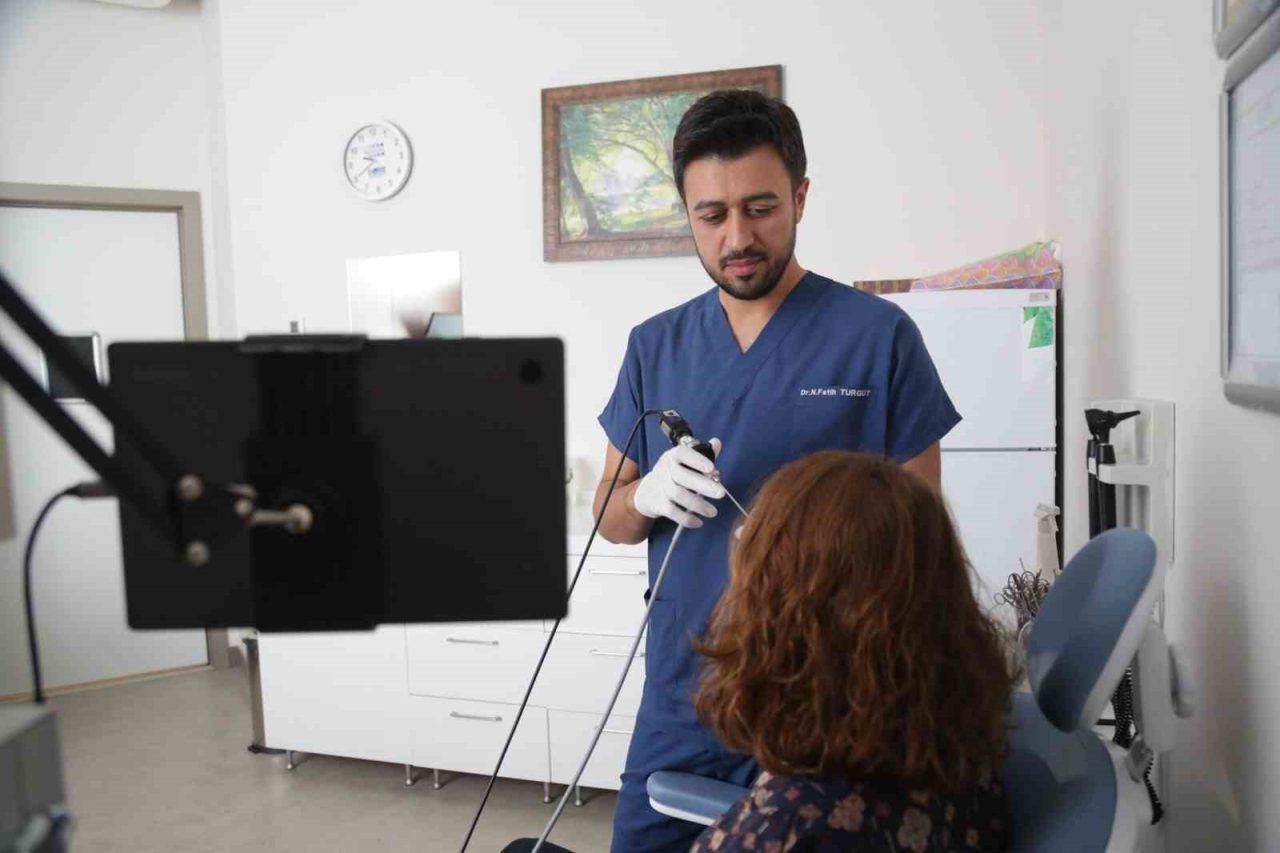 Üç yıldır yediği her yemek sonrası hapşırık krizine giren ve