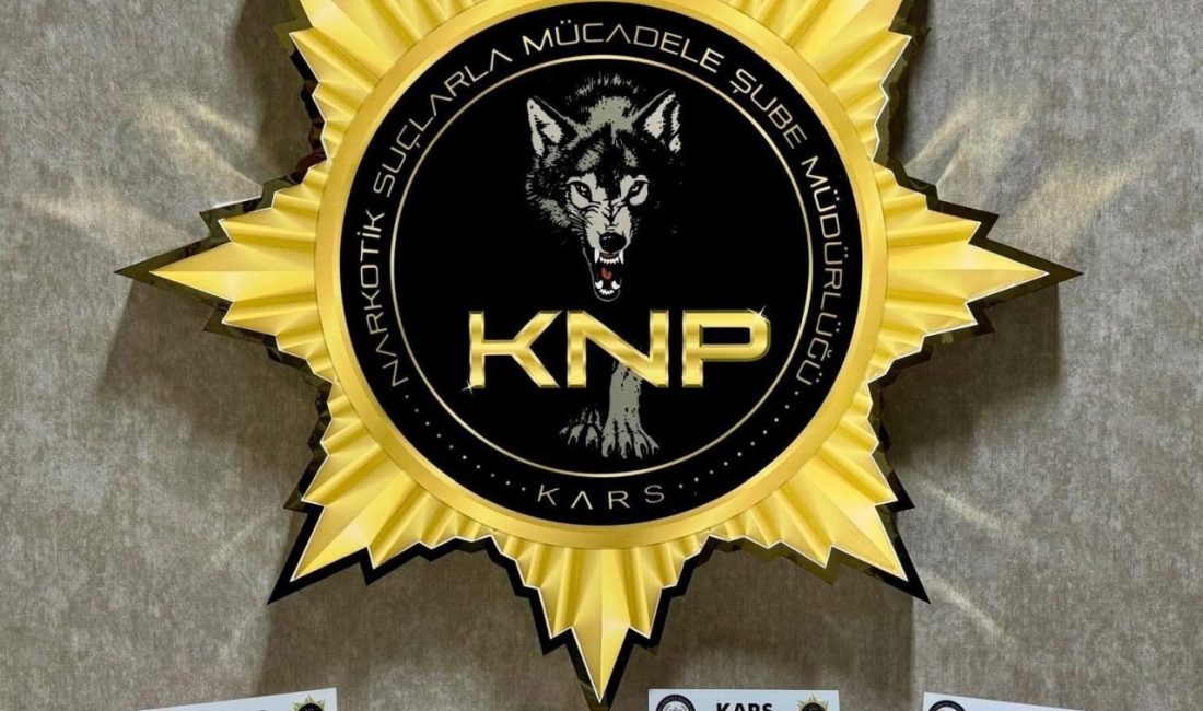 Kars’ta torbacı operasyonu, narkotik ekiplerince düzenlenen operasyonda yakalanan 3 uyuşturucu